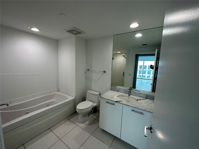 Building Photo - 500 Brickell Ave