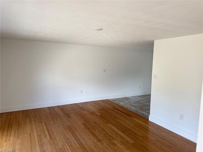 Building Photo - 1507 Lavilla Rd