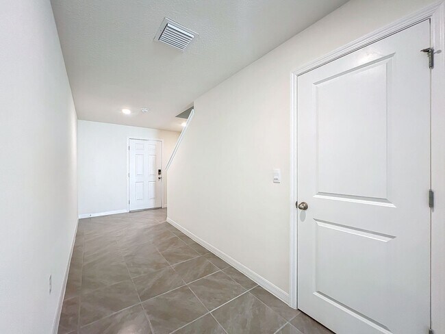 Building Photo - Pet-Friendly 5BR Home in Ocala | Spacious Living in Ocala Crossings South