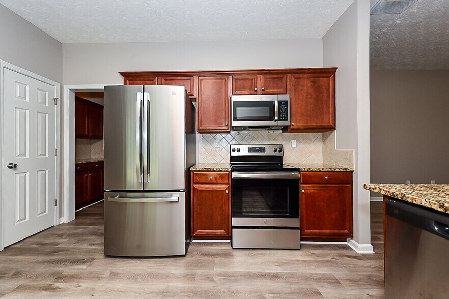 Building Photo - 198 Babbling Brook Dr