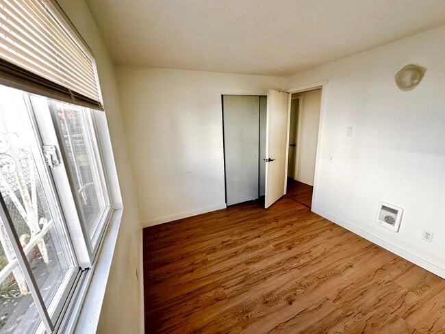 Building Photo - 7115 44th Ave S