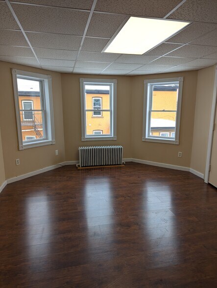 Building Photo - 11 Walnut St