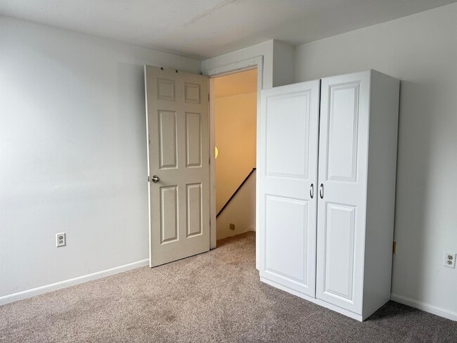 Building Photo - 4 Churchill Ct