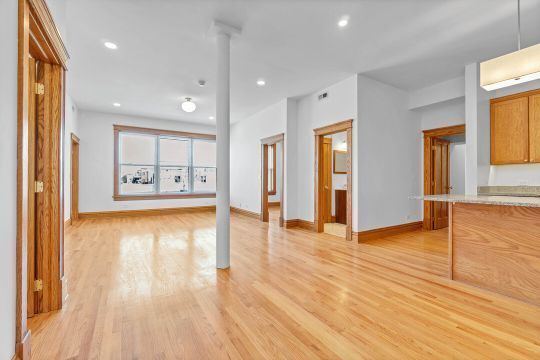 Building Photo - 3406 N Sheffield Ave
