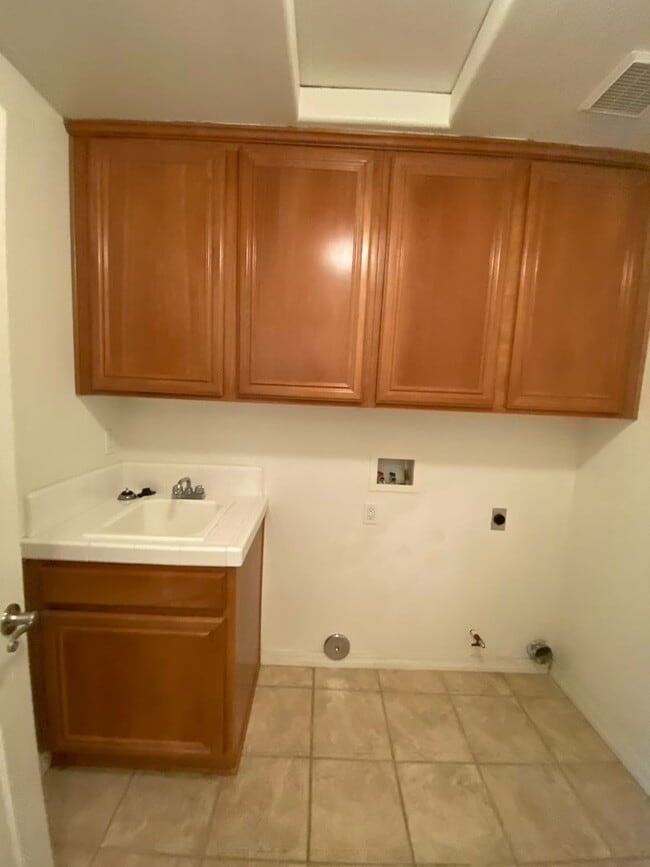 Building Photo - Beautiful Somerset Single Story Townhome N...