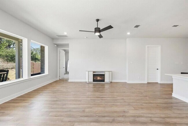 Building Photo - 8408 Grenadier Dr