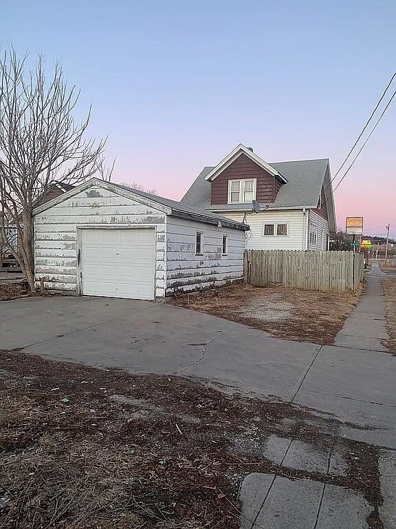 Building Photo - 2230 S 6th St