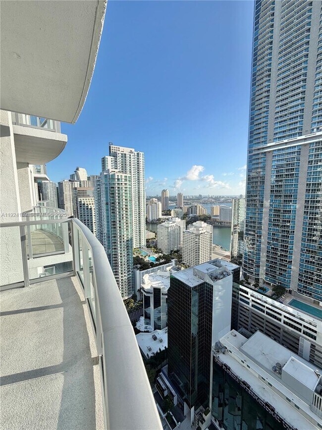 Building Photo - 1060 Brickell Ave