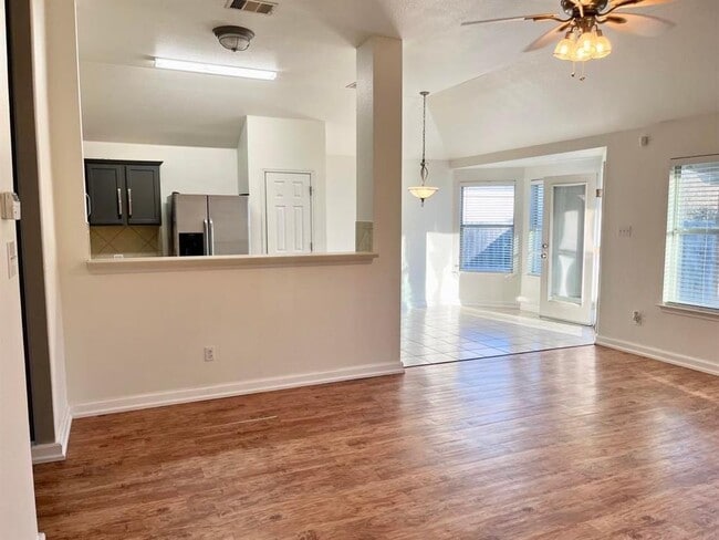 Building Photo - 2409 Romeo Dr