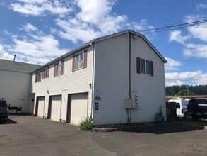 Building Photo - Montavilla 2 bedroom with garage