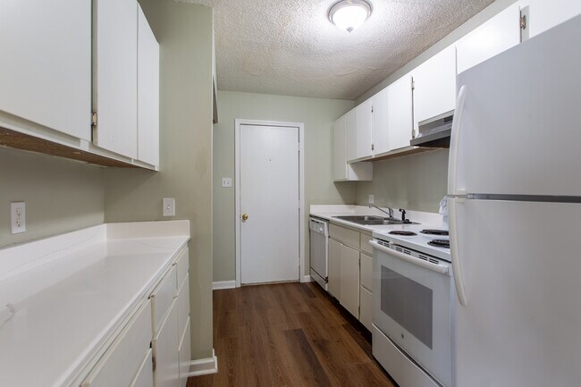 Building Photo - 109 Brookwood Pl
