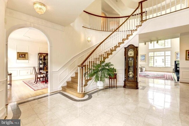 Building Photo - 914 Helga Pl