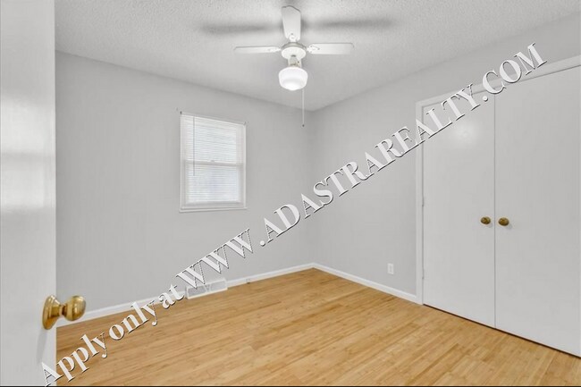 Building Photo - Beautiful 4 Bed 2 Bath Home in Olathe-Available in JULY!!
