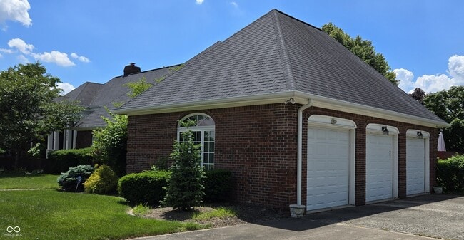 Building Photo - 9628 Summerlakes Dr