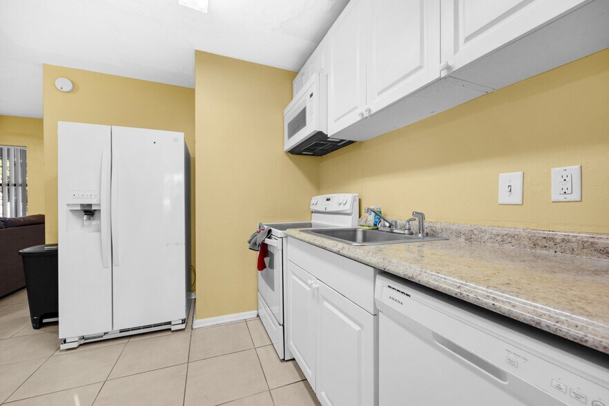 Building Photo - 737 SE 4th Ave