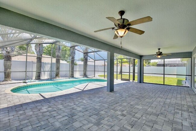 Building Photo - Beautiful 4/2 Pool Home with a Covered Pat...