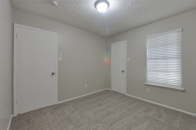 Building Photo - 7331 Millbrae Ln