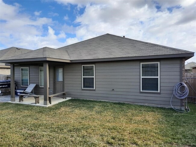 Building Photo - 3326 Sumac Dr