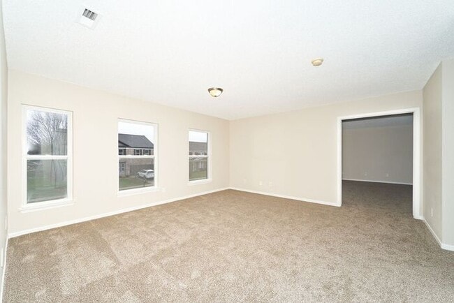 Building Photo - Large 4 Bedroom and Brownsburg Schools!