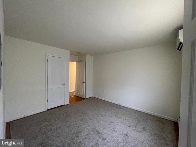 Building Photo - 233 Roesch Ave