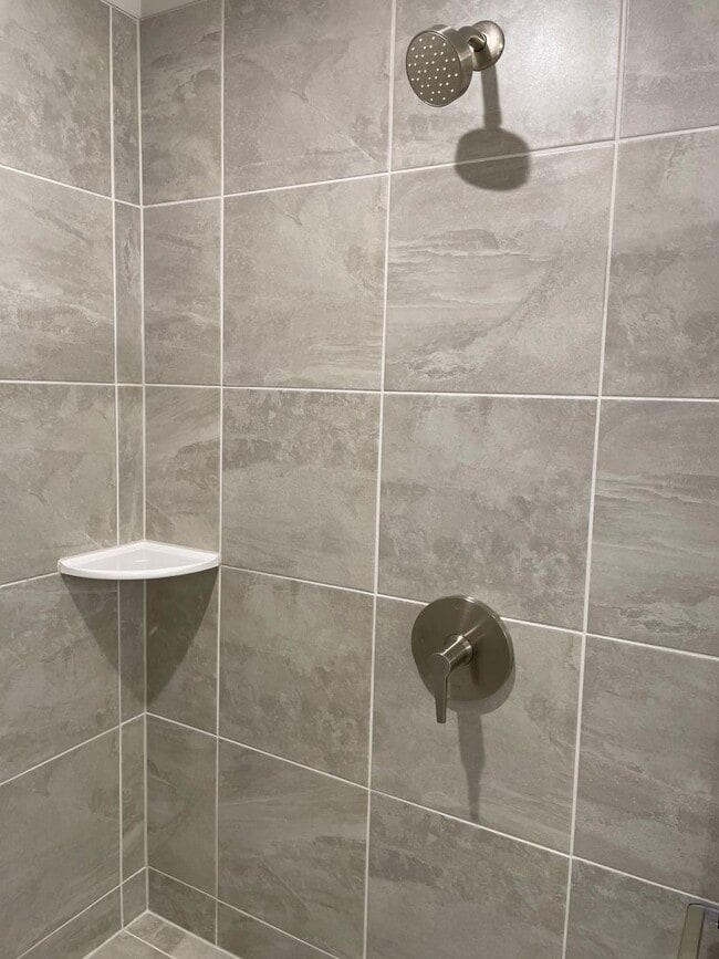 Building Photo - 3 Bedroom 2 Bath Home in Middle Creek Vill...