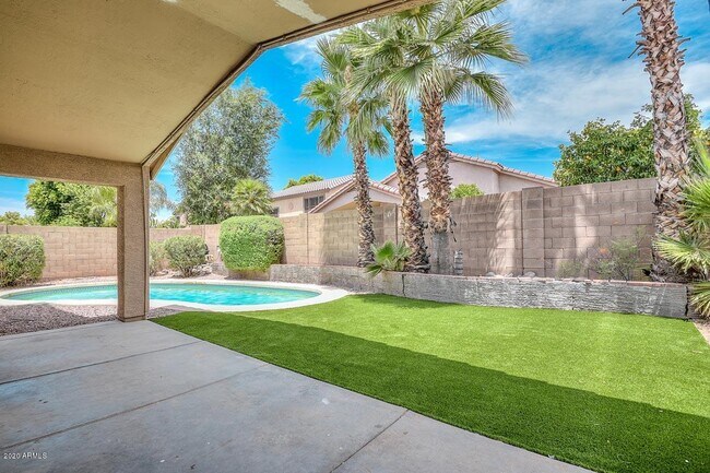 Building Photo - 7472 W Potter Dr