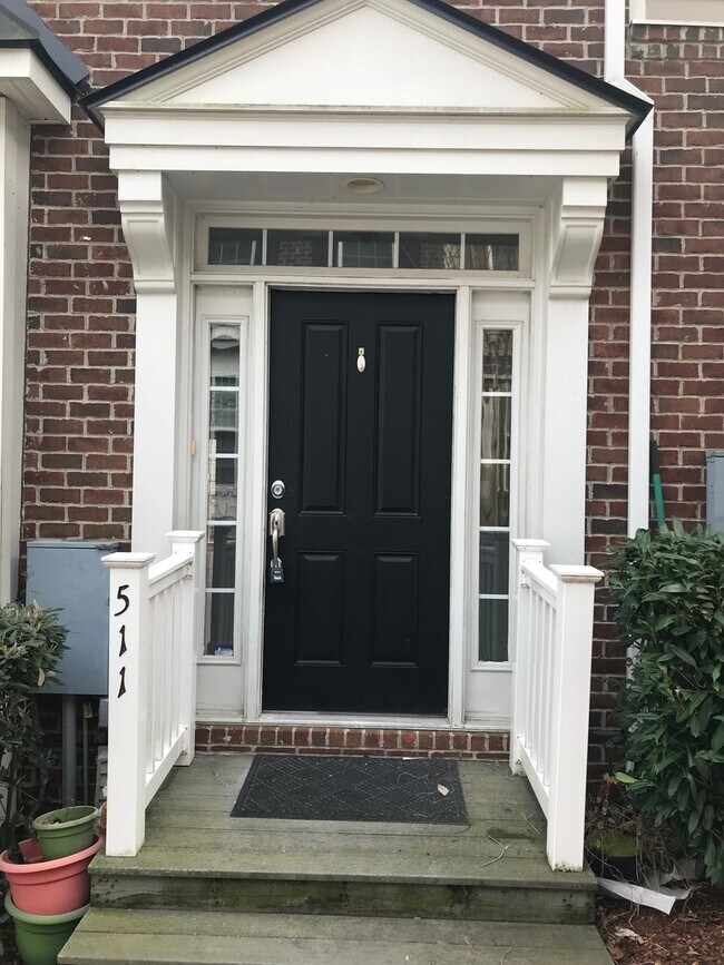 Primary Photo - Reduced Rent/Move In Special/Lenox Village...