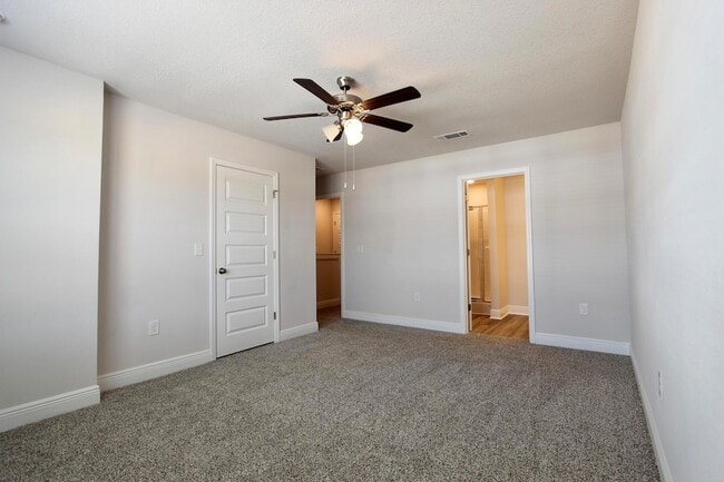 Building Photo - 323 Callie Dr