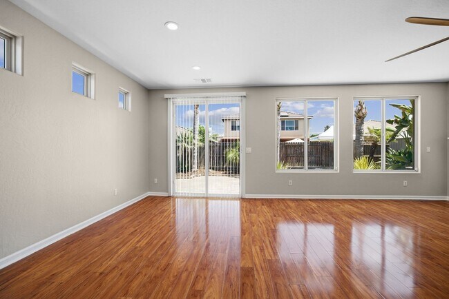 Building Photo - 1428 N Leila St