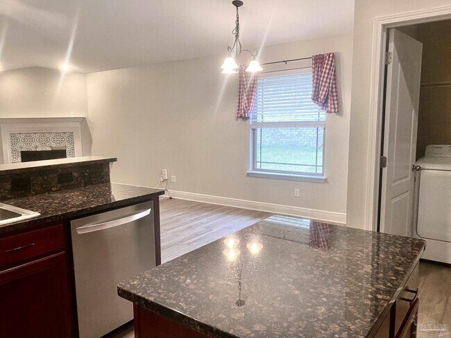 Building Photo - 8431 Ferlon Ave