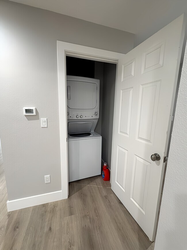 Building Photo - 863 De Bernardi Ct