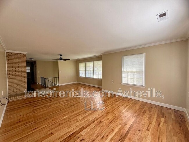 Building Photo - 161 Dogwood Dr