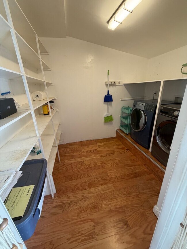 Building Photo - 7210 Zelinda Dr