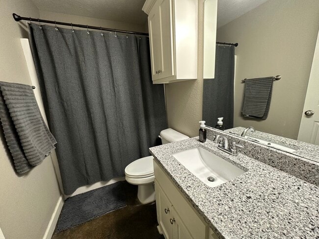 Building Photo - 11 7th St