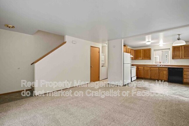 Building Photo - 2421 Bickford Ave