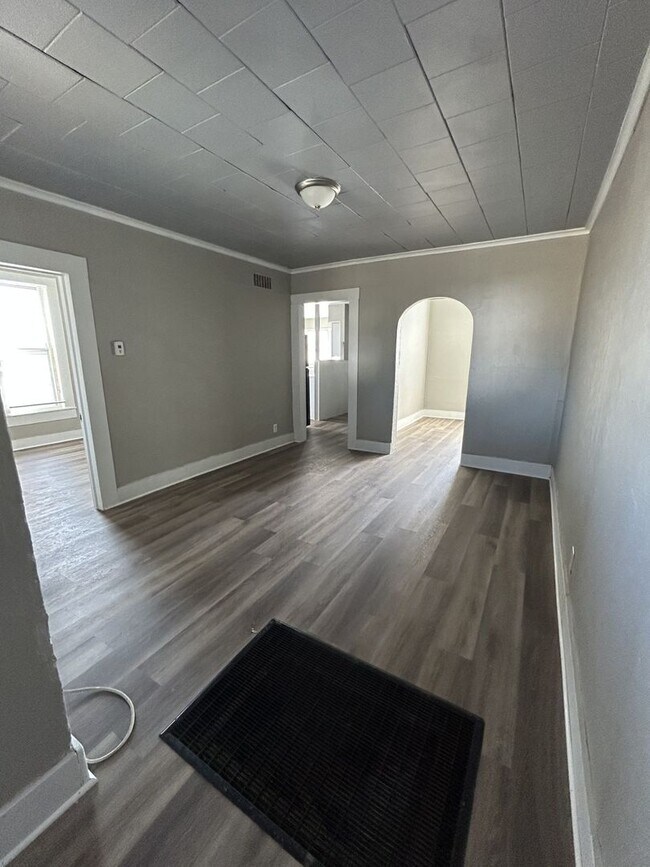 Building Photo - 316 E Park St