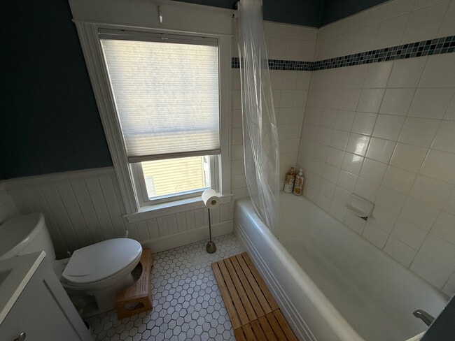 Building Photo - 56 Davis St