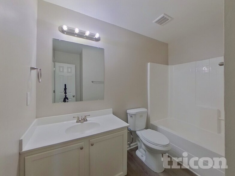 Building Photo - 4920 Hopewood Ln