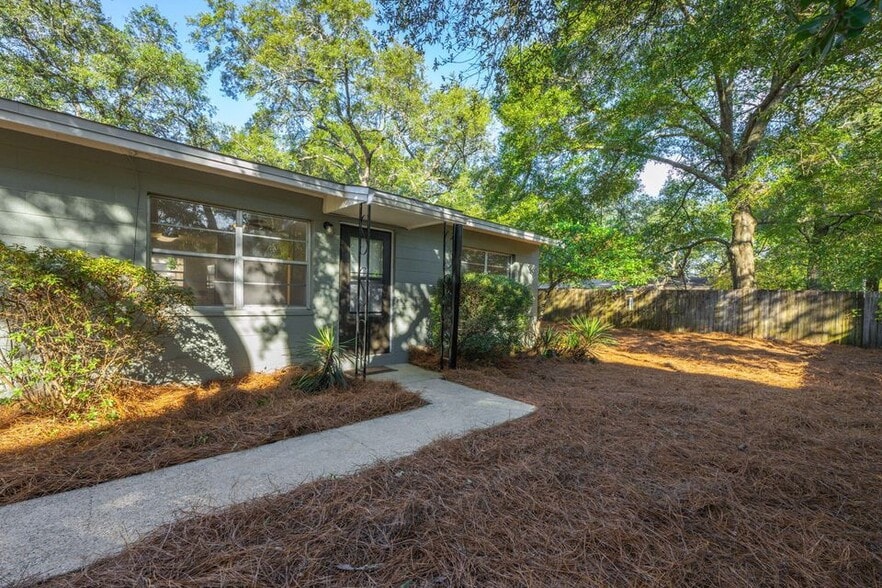 Building Photo - 1013 Holton Ave