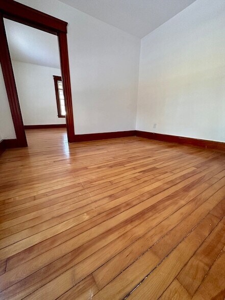 Building Photo - 58 Oxford St N