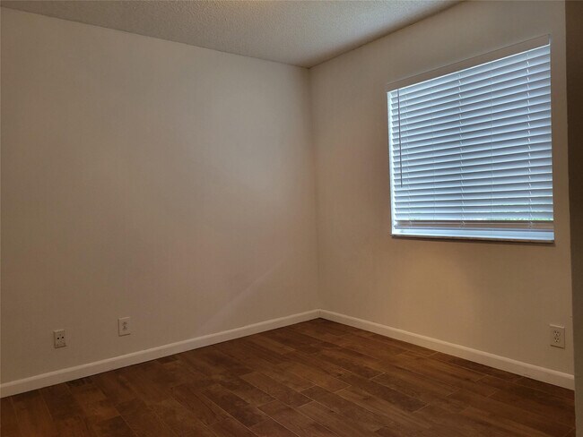 Building Photo - 1409 Sabal Trail