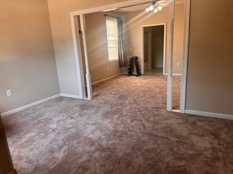 Building Photo - 4030 Bardstown Ct