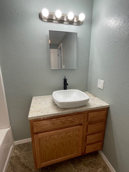 Vanity - 226 Viro Cir