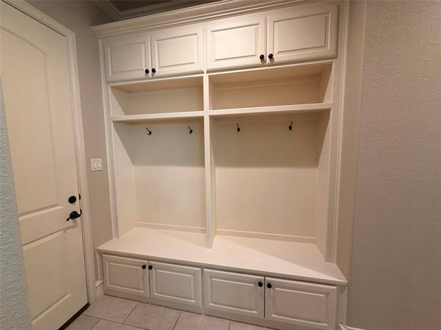 Building Photo - 8116 Canyon Oak Dr