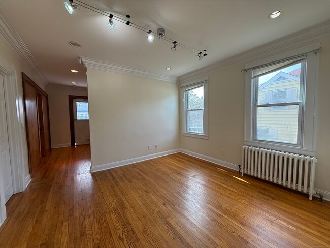 Building Photo - 556 Hawley Ave