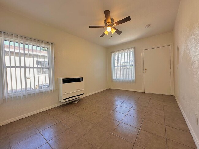 Building Photo - 1578E