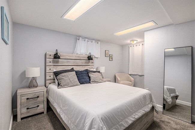 Building Photo - Golden Duplex > Unit is fully furnished feels like NEW!