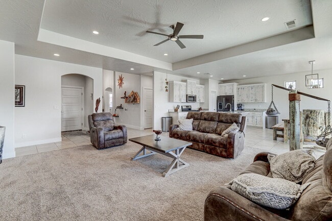 Building Photo - "Charming 3-Bedroom Retreat with 2 Baths and 2150 Sq. Ft. of Comfort in Santa Clara!"