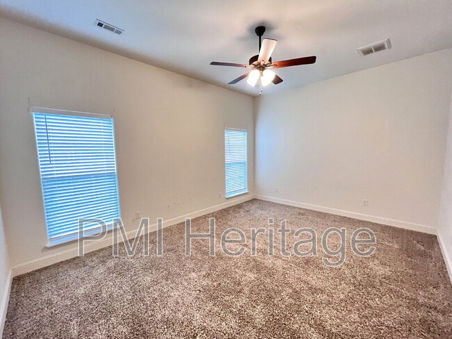 Building Photo - 6002 NW Meade St