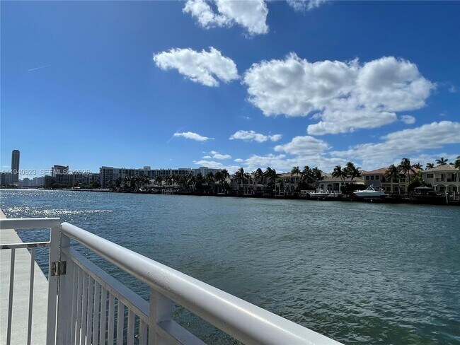 Building Photo - 1600 S Ocean Dr